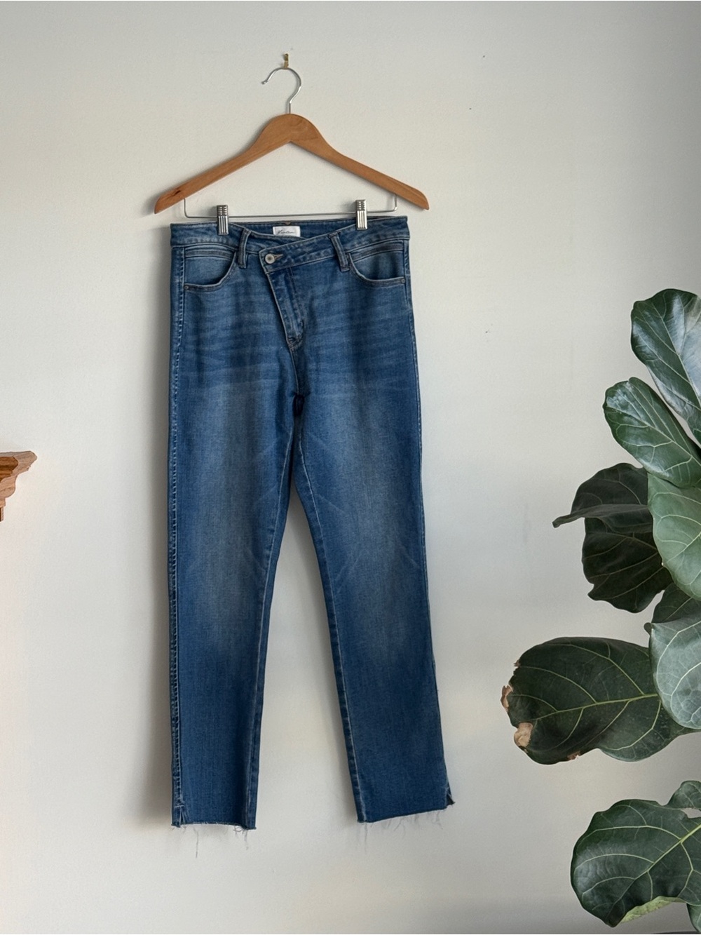 KanCan crossover-waist straight jeans (raw hem, side slits)